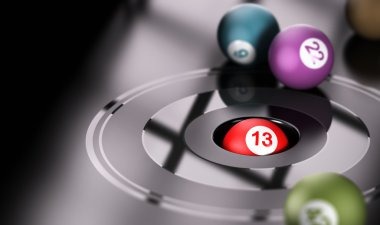 Evolution Gaming live-dealer table interface on slot 7777